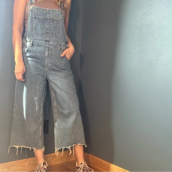Denim Raw Hem Wide Cropped Overalls size Large - Picture 5 of 11
